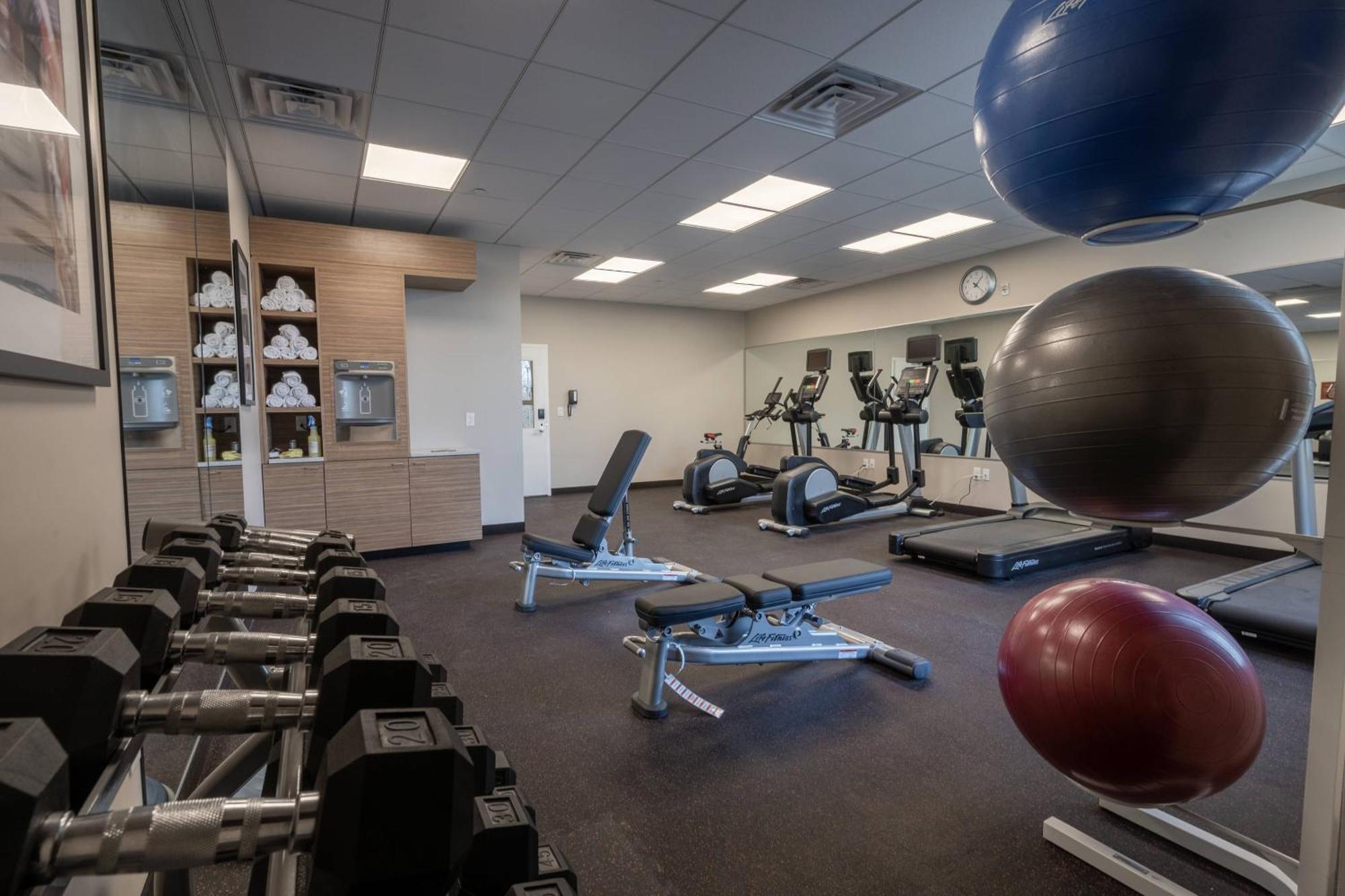 Towneplace Suites By Marriott Clinton Εξωτερικό φωτογραφία